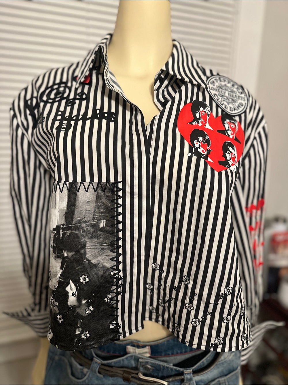 Alice + Olivia Black & White Striped Graphic Button-Up with Attached Tie - Picture 3 of 8